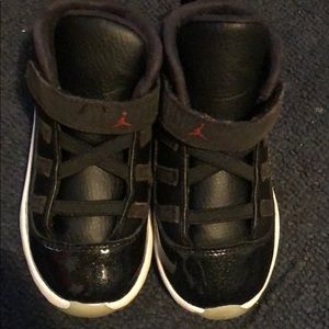 Jordan retro 11 size 9c boys